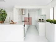 Apartamento com 1 suíte, 3 vagas e com 188m² Moema