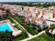 Apartamento com 2 Quartos, Terraço e Piscinas, em... Apartamento com 2 Quartos, Terraço e Piscinas, em...