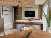 Apartamento com 2 suítes mobiliado e decorado com...