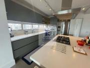 Apartamento com 3 dormitórios à venda, 213 m² por R$...