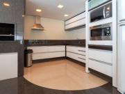 Apartamento com 3 dormitÃ³rios para alugar, 212 mÂ² por...