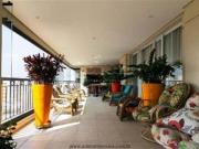 Apartamento com 3 dormitórios à venda, 245 m² por R$...