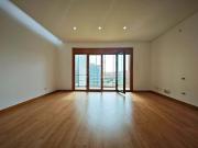 Apartamento com 3 lugares de parqueamento