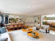 Apartamento com 3 quartos à venda, 210 m² por R$...