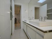 Apartamento com 3 quartos para alugar, 225 mÂ² por R$...