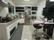 Apartamento com 3 dormitórios para alugar, 156 m² por R$...