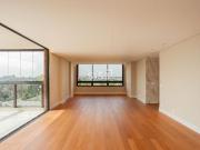 Apartamento com 3 Suítes, 226 m² e 4 Vagas a Pouco