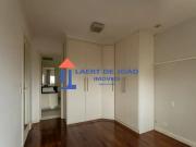 Apartamento com 4 dormitorios e varanda para locação