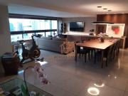 Apartamento com 4 quartos à venda, 216 m² por R$...