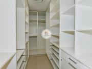 Apartamento com 4 quartos, no bairro Água Verde à Venda...