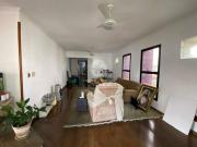 Apartamento com 4 suítes e três vagas demarcadas a três...