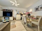 Apartamento com boas varandas,2 quartos e garagem...