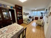 Apartamento com cômodos amplos e arejados, todo...