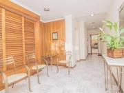 Apartamento com dois dormitórios e vaga no Bairro Petrópolis