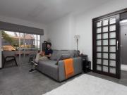 Apartamento com dois quartos e sacada, no Juvevê