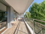 Apartamento com grandes áreas e vista para o rio Douro....