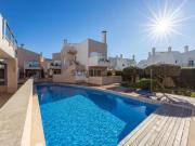 Apartamento com piscina a 10 minutos a pé da Praia do Burgau