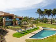 Apartamento com piscina rodeado de natureza com vista mar