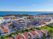 Apartamento com terraço muito amplo e piscina perto da...
