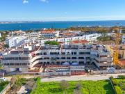 Apartamento com terraço muito amplo e piscina perto da...