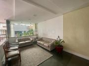 Apartamento com três quartos mais um para locação...