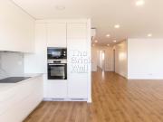 Apartamento com uma excelente vista e parq. para 1 carro...