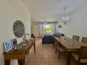 Apartamento com varanda e lazer na Praia do Tombo, Guaruja