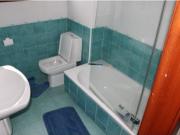 Apartamento con dos dormitorios y dos baños a menos de...