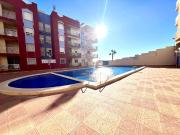 Apartamento con sótano y piscina comunitaria en La...
