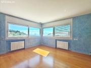 Apartamento con terraza y vista al mar