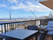 Apartamento con vistas despejadas al mar en primera...