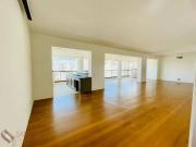 Apartamento de 215mÂ² com 3 suÃtes, depÃ³sito e 4 vagas...
