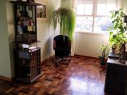 Apartamento de 2 dormitórios com vaga no bairro Petrópolis