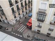 Apartamento de 2 dormitorios con terraza en Madrid...