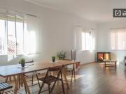 Apartamento de 2 dormitorios en alquiler en Embajadores,...