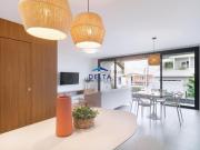 Apartamento de 2 dormitórios mobiliado com sacada a...