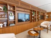 Apartamento de 2 dormitórios mobiliado e decorado com...