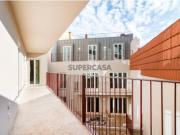 Apartamento de 2 Quartos de Luxo em Lisboa com Varanda Ampla