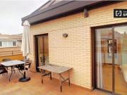 Apartamento de 3 dormitorios con terraza en alquiler en...