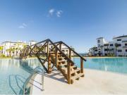 Apartamento de 3 dormitorios con vistas al mar en Estepona