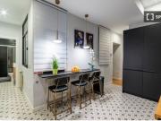 Apartamento de 5 habitaciones en alquiler en Embajadores