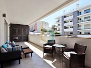 Apartamento de Construção Recente, Dois Quartos, com...