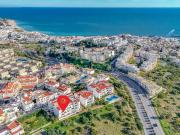 Apartamento de dois quartos em condomínio com piscina e...