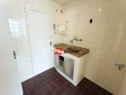 Apartamento de frente com sala, 2 quartos com armãrio...