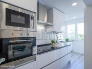 Apartamento de tipologia T3 com varanda, mobilado e...