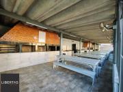 Apartamento de três quartos e uma vaga de garagem rotativa