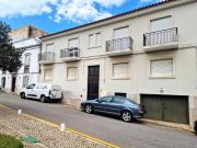 Apartamento De Três Quartos Parcialmente Renovado No...