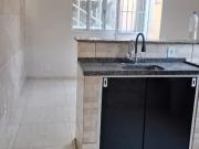 Apartamento de um quarto térreo de frente