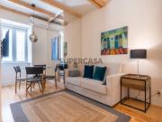 Apartamento dividido em 3 unidades, com licença AL, em...