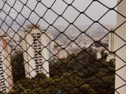 Apartamento dois quartos, com varanda e vaga de garagem